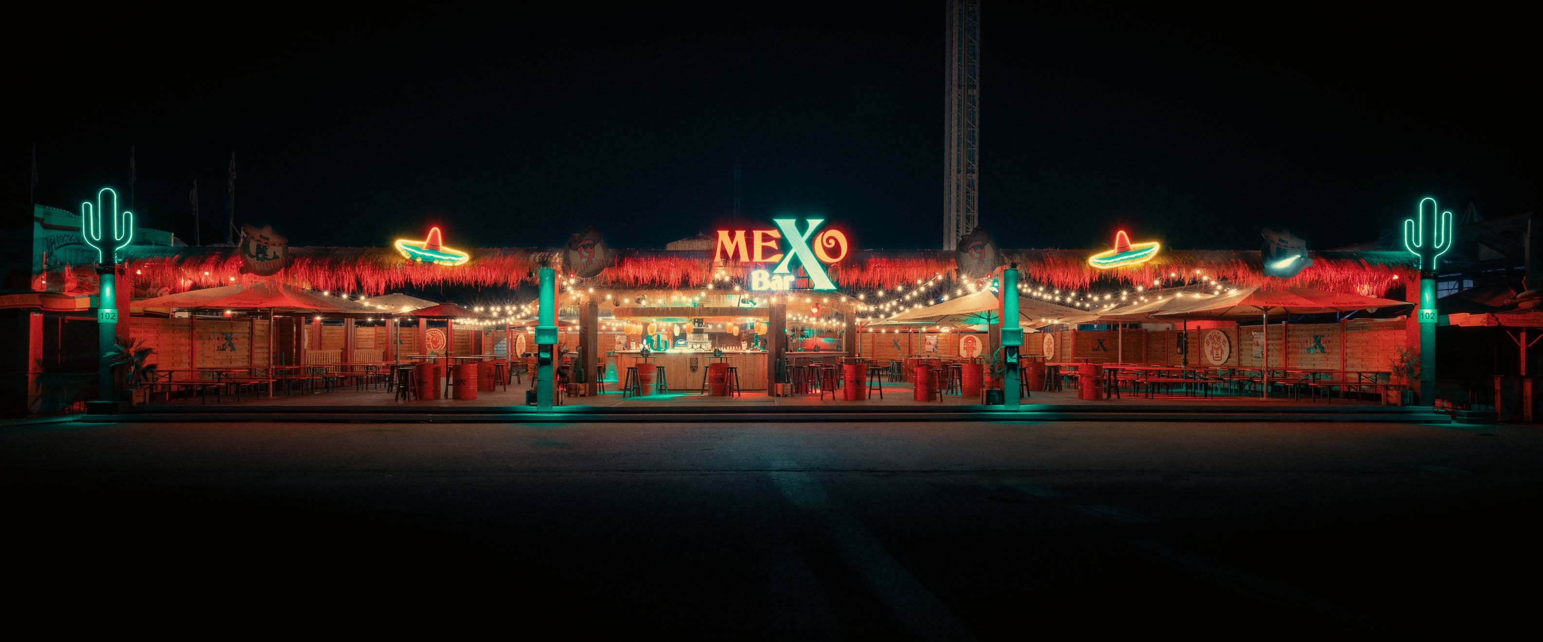 Panorama der beleuchteten Mexo Bar